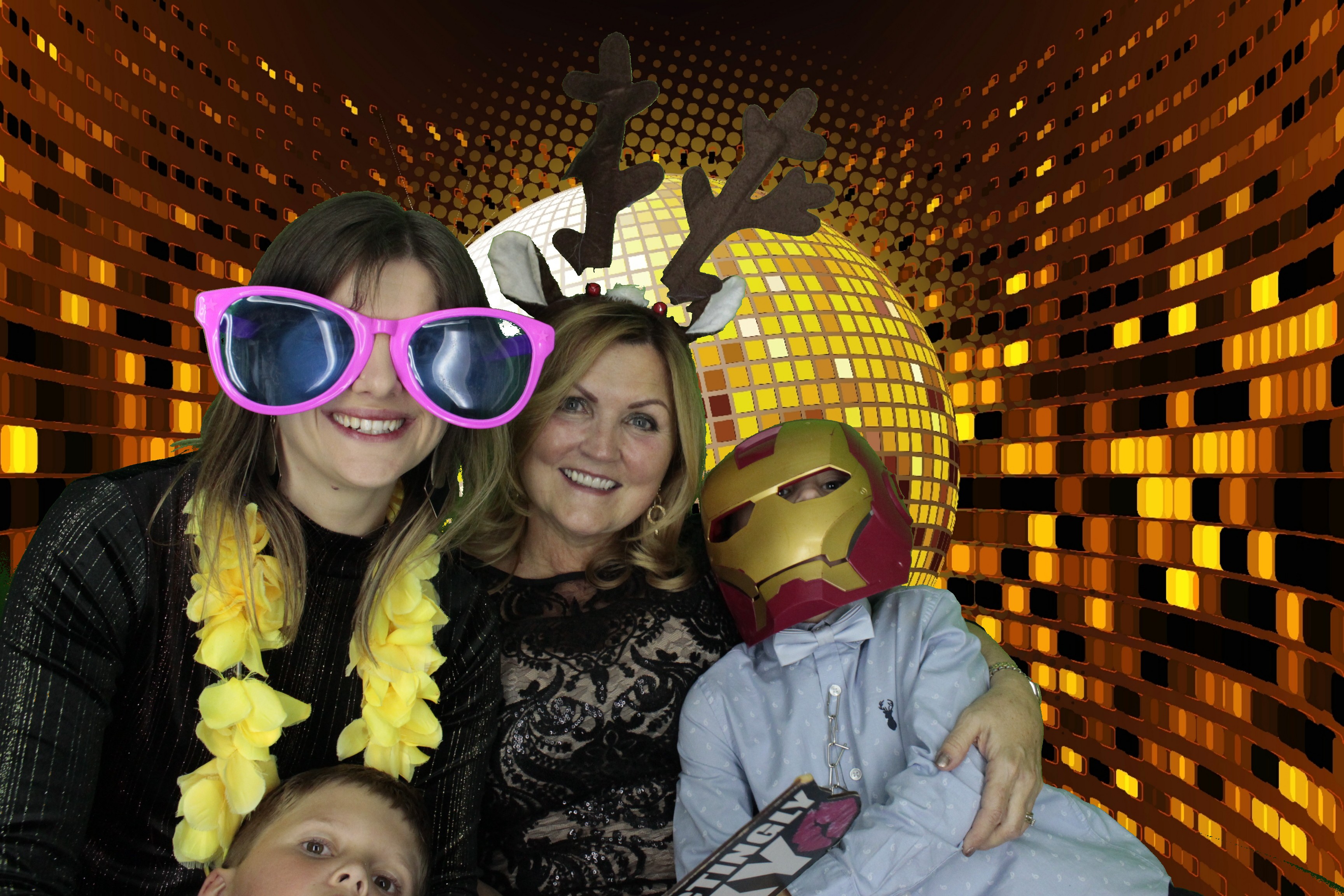 Christine's 60th Birthday | View more photos from the event at gallery.myphotoboothexperience.co.uk/u/MyPhotoBoothExperienceLtd/Christines-60th-Birthday